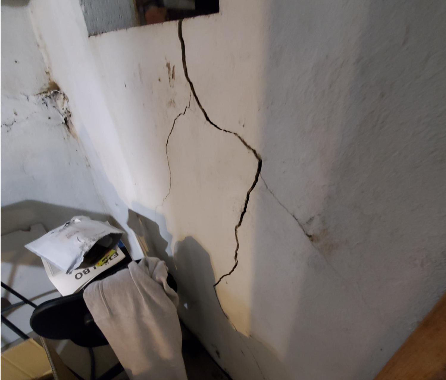 Cracks were sustained in walls of this residence in Philadelphia due to improper and unsafe excavation methodologies at an adjacent neighboring property.